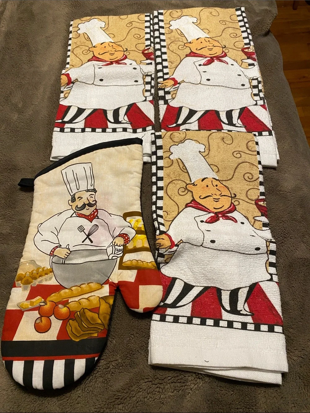 3 Dish Chef Towels & 1 Oven Mitt NWT
